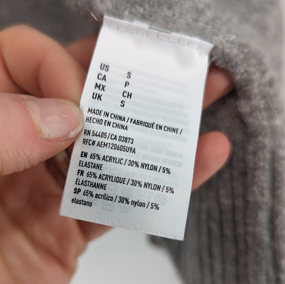 3/$20 NWT American Eagle Gray Cardigan Sweater Size Small - Picture 5 of 5